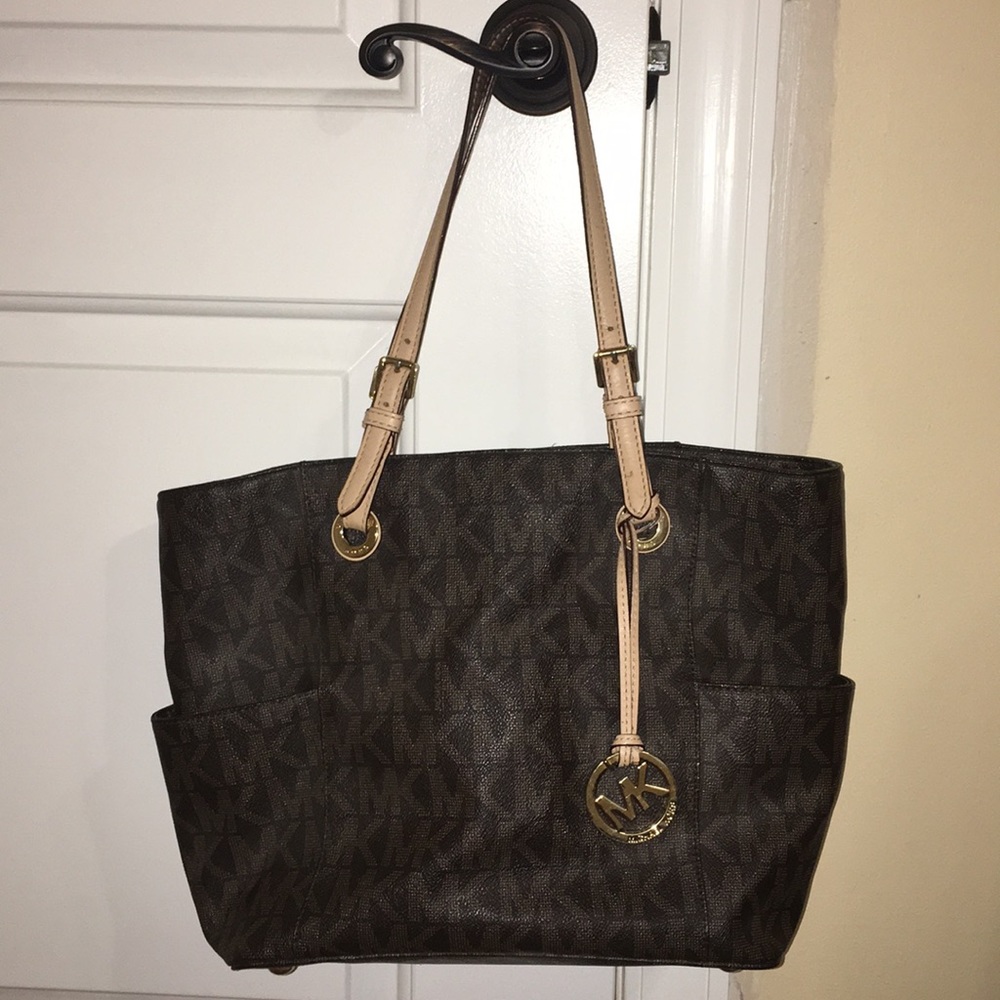 Michael Kors Jet Set Signature Tote Bag